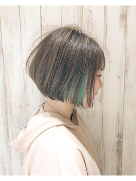 ナルム(naluM) インナーカラーが可愛いハイライトボブ