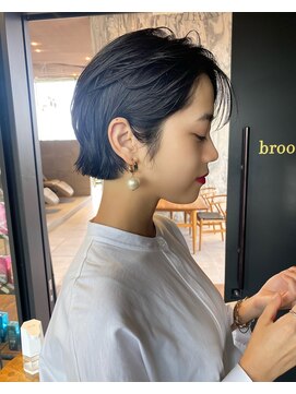 ブローチ 表参道(broocH) ボブ/カーキグレージュ/大人かわいい/フェザーバング/表参道