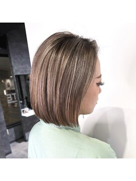 アンダーバーホワイト 天神店(_WHITE) ハイトーン×ボブ