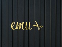 エム(emu)の雰囲気（入口のこのロゴが目印です）