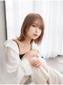 【20代・30代・40代ミディアム外ハネフェイスレイヤー】