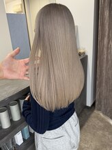 【ミルクティーグレージュ】