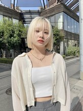 ルル 表参道(lulu.) ミニボブ 切りっぱなしボブ ボブウルフ ブロンドヘアー【Riku