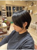 20代30代前下がりショートツヤ感ボブウルフレイヤーカット