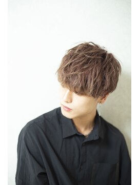 ユーフォリア 渋谷グランデ(Euphoria SHIBUYA GRANDE) 動き×カット×パーマ×刈り上げ×センターパート