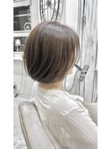 手櫛で毛流れオリーブで柔らかボブ
