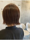 艶感ブラウンのスッキリぱっつんボブ