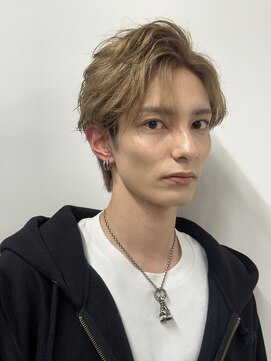 軽さと動きを両立したベージュカラー×ニュアンスショート