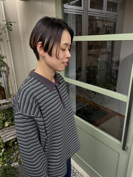 フロー(FRO.) 刈り上げショートスタイル