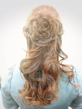 ブラウ ネイル パーティー(Blau Nail Party) お花ハーフアップ