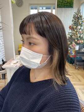 フィエルテ(fierte) 顔まわりレイヤー×ベージュイヤリングカラー