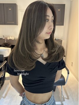 ヨロ 小岩(YOLO) レイヤーカットハイライトショートヘアイルミナカラーオージュア