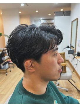 ラブハーツアンドビー マツヤマ(luve heart's And Be matsuyama) フェザーショートフェザーパーマスパイラルパーマセンターパート