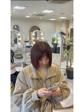 クレア(CREA) 顔周りレイヤー×切りっぱなしボブ