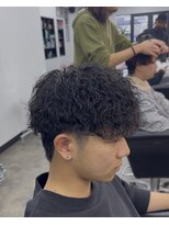 ザ クロー(THE CROW)&nbsp;ツイストスパイラルリバースセンターパートニュアンスパーマ