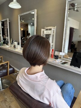 ヘアーメイクロージー 八軒店 (HAIR MAKE ROSY) 大人女性に似合う丸みショートボブ×艶感ブラウン