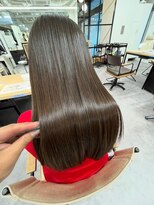 カミエ(kamie)&nbsp;透明感のあるブラウンロング×ツヤ髪トリートメント