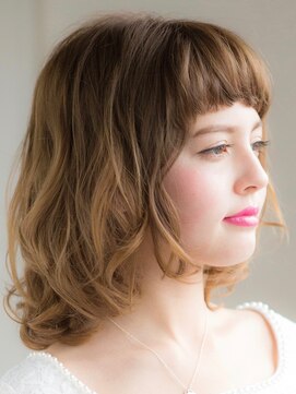 クレア(CLAIRE by GRAPEVINE) フェミニンミディボブ／オン眉