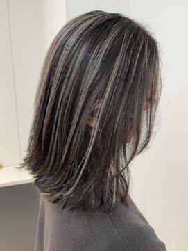 ノイズ オオサカ(NOISM) 外国人風バレイヤージュ、ハイライトカラーアッシュグレージュ