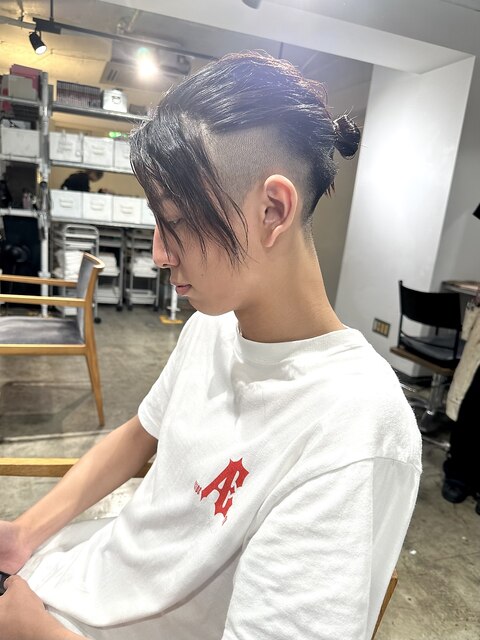 メンズマンバンヘアスキンフェードマンバンフェード刈り上げ