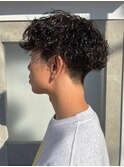 刈り上げ 波巻きパーマ メンズショート 爽やか 黒髪 束感