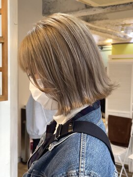 キートスバイガーランド (Kiitos by Garland) ミルクティーベージュハイトーンカラー外ハネミディアムレイヤー