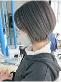 オリーブグレージュ×くびれショート