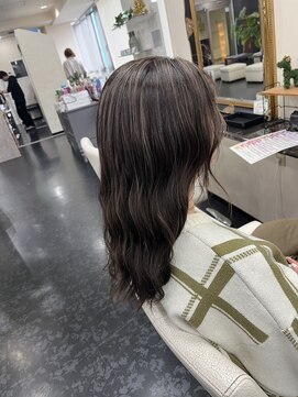 アイズ 渋沢(AIZU) 白髪ぼかしハイライト