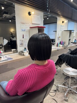 コワファースト長崎シャンプーボーイ 2nd(COIFF1RST 長崎 SHAMPOO BOY) ぱつっとボブ ショートボブ