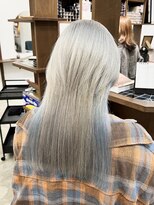 ラック 表参道(LUCK)&nbsp;ホワイトカラー/シルバー/ライトブルー/ブリーチ/20代