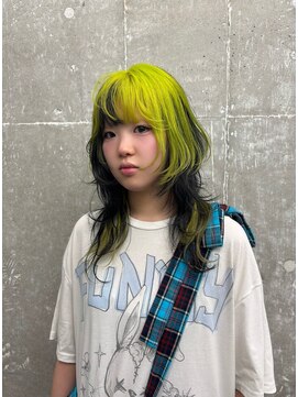 オーン(OOn) ブラックとネオンライムカラーのデザインウルフ