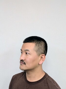 ヘアーソユーズ(HAIR SOYUZ) サイド3ミリでフロントとトップは鋏でカットしたボウズスタイル