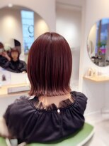 グロー(glow)&nbsp;艶チェリーレッド切りっぱなしボブ