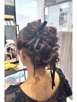 コティ(Kotii)&nbsp;【ヘアアレンジ】高めのお団子アレンジ♪