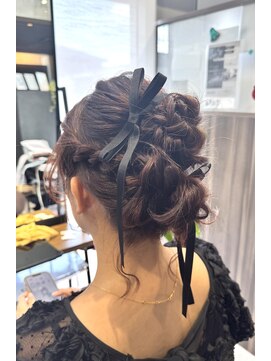 コティ(Kotii) 【ヘアアレンジ】高めのお団子アレンジ♪