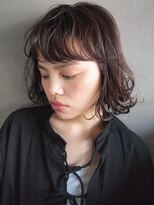 コス(kos) 『nanuk*UEKI』ウェットバングが大人可愛いハネ感ミックスボブ