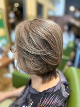 白髪ぼかしカラー◎オシャレ染めのカラー剤を使い『白髪をぼかし』て染めて、目立たないように見せるカラー