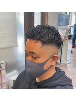 ストローヘアー(STRAW hair)&nbsp;スキンフェード　濡れパン　アイロンパーマ