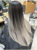 春のトレンド外国人風バレイヤージュとホワイトブロンドのロング