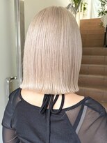 ホワイトベージュハイトーンカラーブロンドブリーチリタッチ