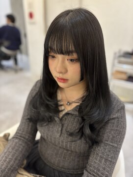 アナ ラーナ(Anna Lanna) レイヤーカット、シャギーレイヤー、姫カット、ダークグレージュ