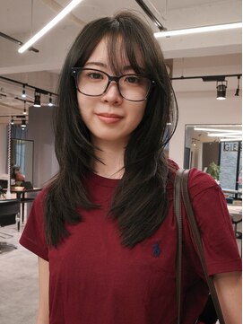 ジアン テラス(GIEN TERRASSE) 重めレイヤーカットオリーブカラー/岸本