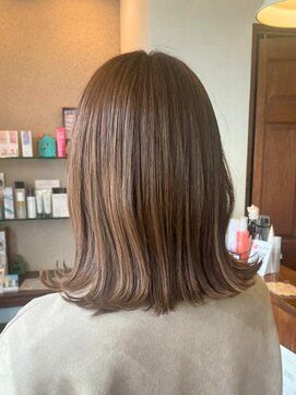 シェール(cher) 【ビフォーあり】髪質改善/外はねミディ/キャラメルブラウン