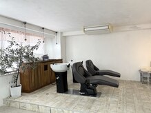 リラックスできるフルフラットのシャンプー台です♪