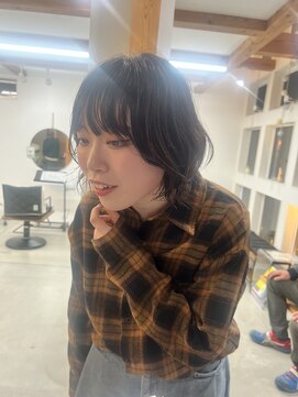 グリ(GURI) ほどよくラフなカールで抜け感のあるゆるふわパーマスタイル