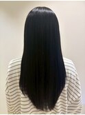 滑らかな指通りに変わる髪質ケア 黒髪ロングストレート