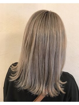 イル(iLu.) ホワイトグレージュ