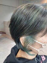 トラリ ヘアーメイク(Torali hair make) 丸みショートにイヤリングカラーグリーン