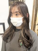 トロニー(TLONY)&nbsp;グレージュ　イヤリングカラー　stylist/miaki