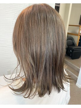 グロウトヨサキワン(GLOW TOYOSAKI ONE) 外ハネミディアムレイヤー